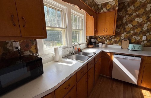 Summerlee House | Cozy, pet friendly house minutes from New River Gorge NP with large backyard