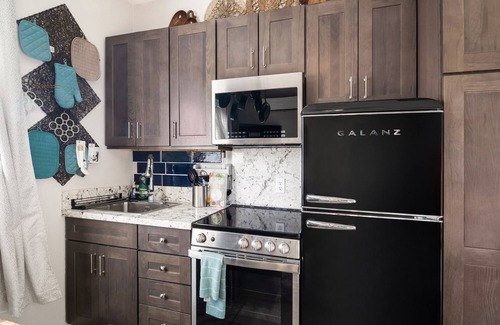 Old Southwest Apartment | Cozy Pet-Friendly Studio with AC and WiFi in Delightful Reno
