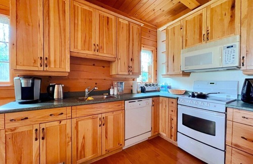 Bobcaygeon Cottage | Cozy Pigeon Lake Cottage