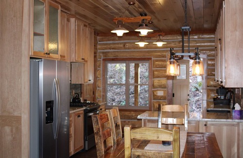 Linden Cabin | Cozy pine log cabin