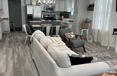 Uvalde House | Cozy place to relax