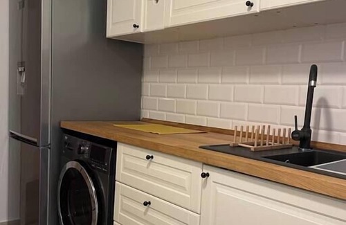 Tractorul Apartment | Cozy Place to Remember | Fireplace and Free Parking