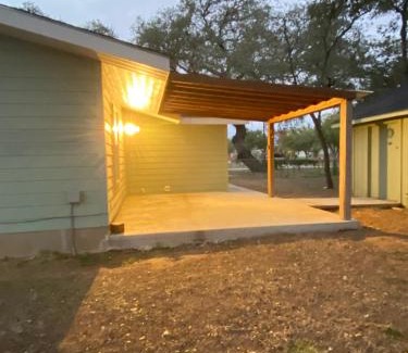 Pleasanton House | Cozy Pleasanton Cottage WeeklyMonthly Options