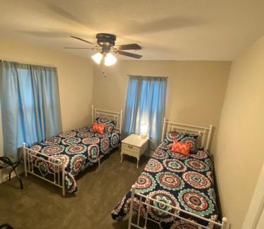 Pleasanton House | Cozy Pleasanton Cottage WeeklyMonthly Options