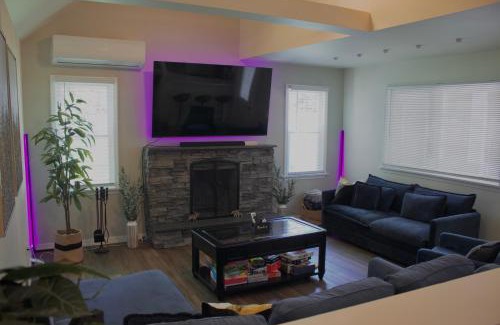 Albrightsville House | Cozy Pocono Home with a Hot Tub, Fire pit, Games and more!