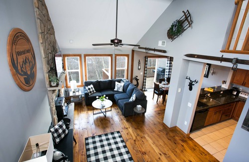 Tannersville House | Cozy Pocono Mountains Getaway with Views