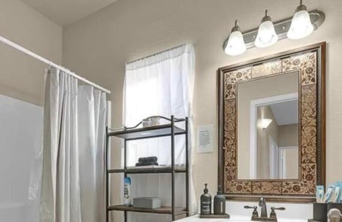 Biggs Field Ski Chalet | Cozy Point Retreat : Relax and Unwind in our Home