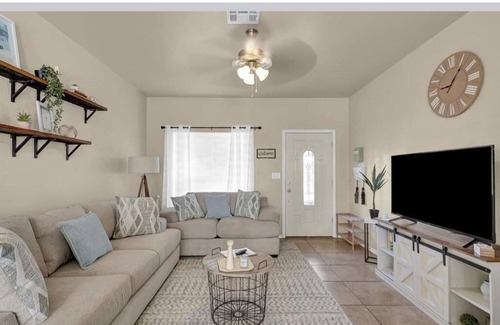 Biggs Field Ski Chalet | Cozy Point Retreat : Relax and Unwind in our Home