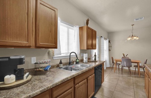 Biggs Field Ski Chalet | Cozy Point Retreat : Relax and Unwind in our Home