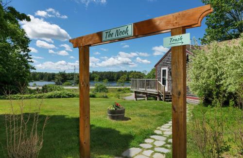 Salsbury Cove House | Cozy Pond Side Cottage in Bar Harbor! [The Nook]