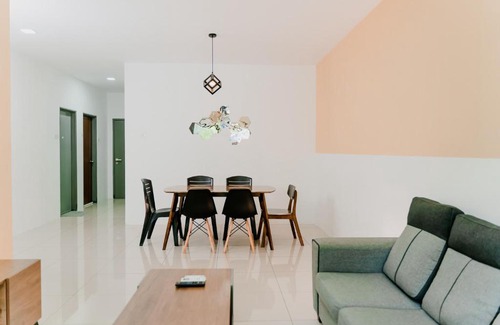 Kampung Kuala Pari Apartment | Cozy pool side condo 7-8pax 2min to Aeon