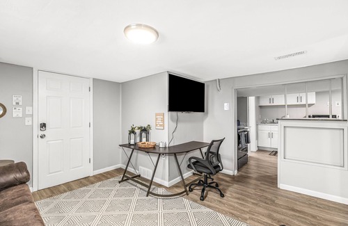 Hazel Park Apartment | Cozy & Private 1BR Basement suite in Hazel Park