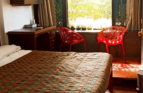 Ranwar Apartment | Cozy Private AC Studio by the Sea Bandstand Bandra W Mumbai nr Taj Lands End