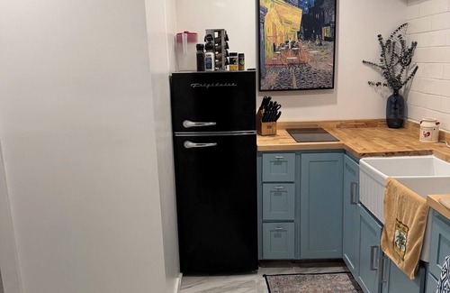 Lincoln House | Cozy Private Basement in Mid-Town Lincoln