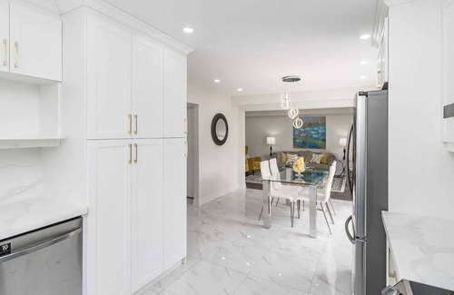 Brampton House | Cozy Private Bedroom in Dog-Loving Home – Meet Leo, Our Friendly Lab!