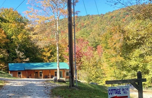 Irvine Cabin | Cozy private Cabin Farm stay with WiFi in Irvine