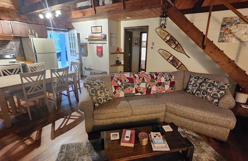 Moorestown Cabin | Cozy PRIVATE cabin near ORV & snowmobile trails! Only 5 minutes to Higgins Lake!