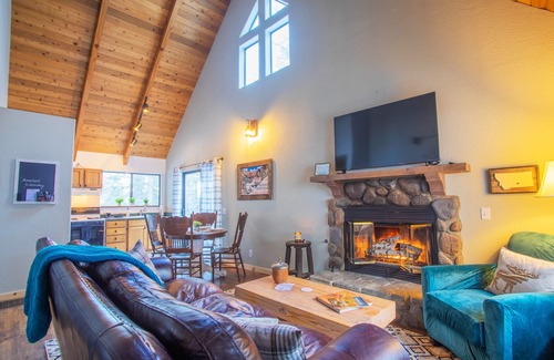 Wrightwood Cabin | Cozy private cabin on ~1/2 acre, min. to ski resort & town. Winter getaway!!