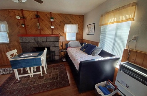 Flagstaff Cabin | Cozy Private Cabin Within Flagstaff City Limits~Freestanding Guesthouse