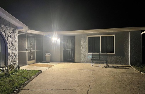 Spring Hill Apartment | Cozy Private King Studio w Large Driveway Free Wi-Fi Kitchenette Self CheckIn