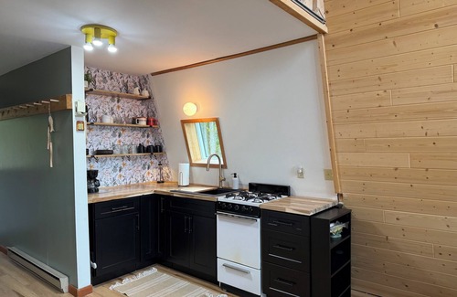 Republic Cottage | Cozy, private lakefront cottage with sunset view!