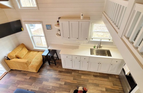 Liberty Cabin | Cozy Private Lux Cabin Style Tiny House, Firepit, FIBER, in mins from Clemson Un