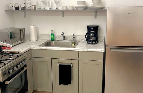 Bushwick Apartment | Cozy Private One-Bedroom Apartment Close to Williamsburg Brooklyn