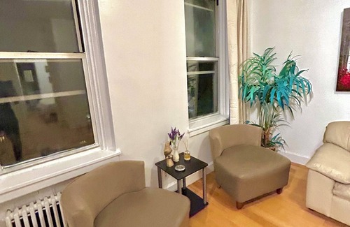 Bushwick Apartment | Cozy Private One-Bedroom Apartment Close to Williamsburg Brooklyn