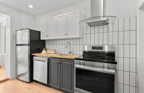 Briar Hill - Belgravia House | Cozy Private Room in Forest Hill | Second Floor | 28+ Day Stays Only