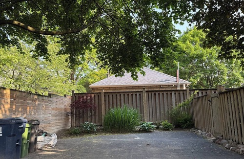 Briar Hill - Belgravia House | Cozy Private Room in Forest Hill | Second Floor | 28+ Day Stays Only