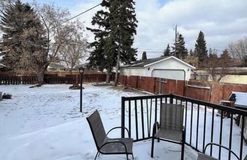 Northwest Edmonton Apartment | Cozy Private Room Main Floor Dedicated WorkSpace