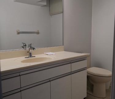 Richmond Hill House | Cozy Private Rooms in Basement