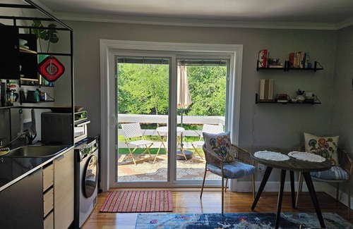 Guilford Apartment | Cozy Private Studio with WiFi, Balcony, Kitchenette in Charming Guilford