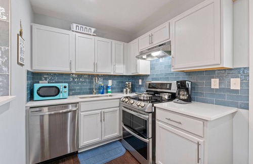 Atlanta House | “Cozy Private Suite Spacious Room + Bath + Living Area