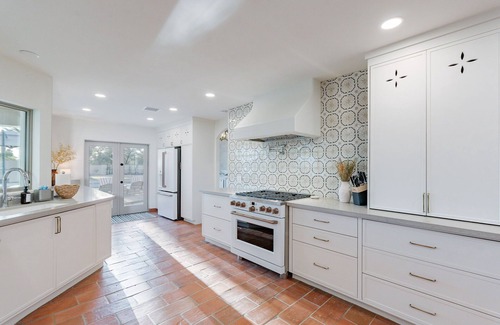 Raskin Estates House | Cozy Pueblo Estate Escape for 16 w/Backyard Oasis