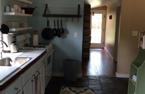 Buckingham Cottage | Cozy, Quaint, And Convenient Old Town Cottage