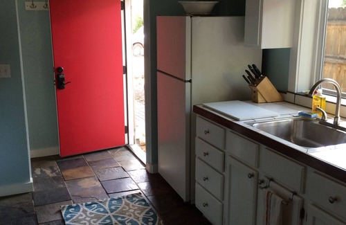 Buckingham Cottage | Cozy, Quaint, And Convenient Old Town Cottage