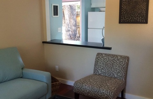 Buckingham Cottage | Cozy, Quaint, And Convenient Old Town Cottage