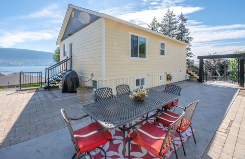 Okanagan-Similkameen House | Cozy, Quaint Home With Stunning Views , 5 Minutes Walk To The Lake