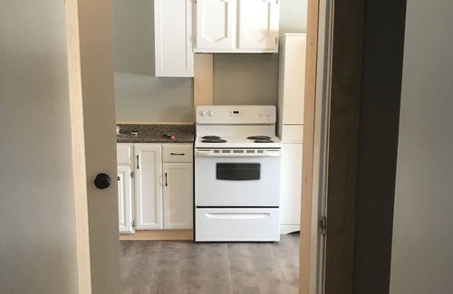 Port Burwell House | Cozy queen-sized bedrooms 3 minutes from beach