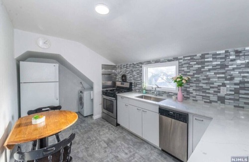 Palisades Park Apartment | Cozy & Quiet 2 Bed Apt 20 Minutes to NYC