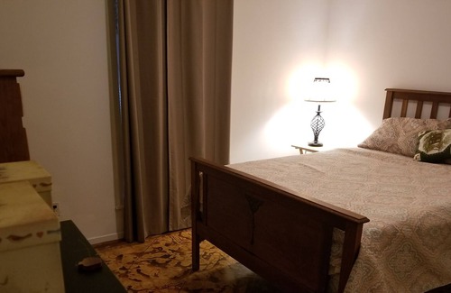 Tyler House | Cozy quiet 3 bdrm 2 bth 2 fireplaces, fenced yard minutes from everything