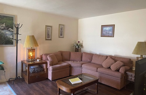 Rockford House | Cozy, Quiet, Clean, and Bright