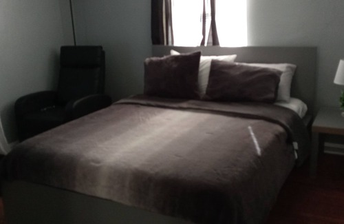 University City House | Cozy, quiet,clean home settings