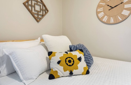 Council Bluffs House | Cozy Quiet Cottage