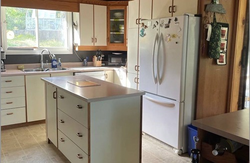 Central Frontenac Cottage | Cozy quiet cottage at Crow lake, direct access to lake