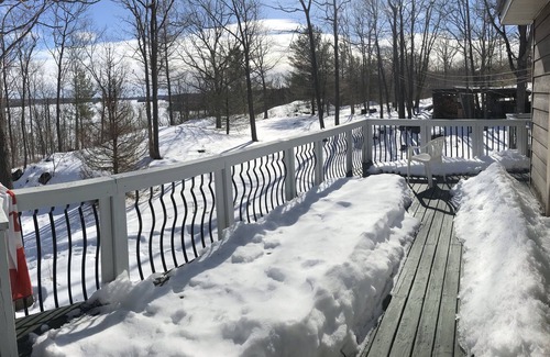 Central Frontenac Cottage | Cozy quiet cottage at Crow lake, direct access to lake