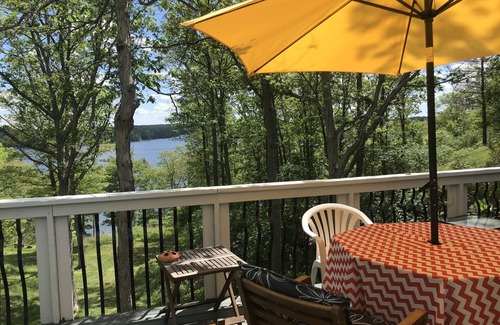 Central Frontenac Cottage | Cozy quiet cottage at Crow lake, direct access to lake