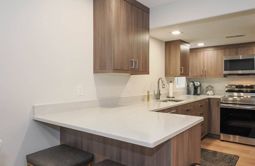 Sandy House | Cozy, Quiet East Bench Basement Apartment