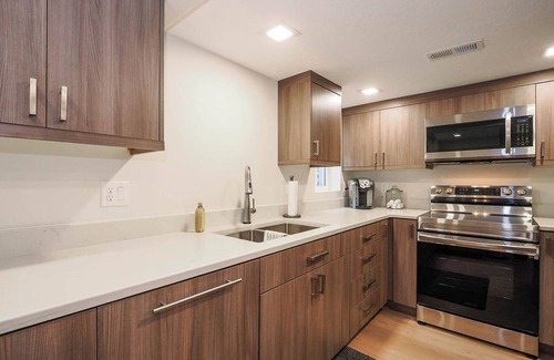 Sandy House | Cozy, Quiet East Bench Basement Apartment